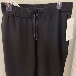 NWT lululemon Om the Fly 7/8 Pant size 12